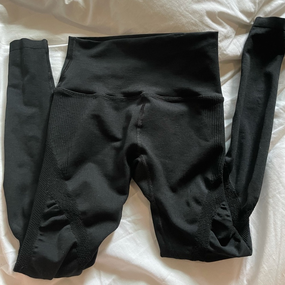 Alphalete aero leggings